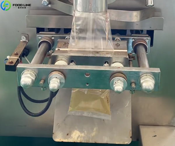 automatic powder packaging machine detail