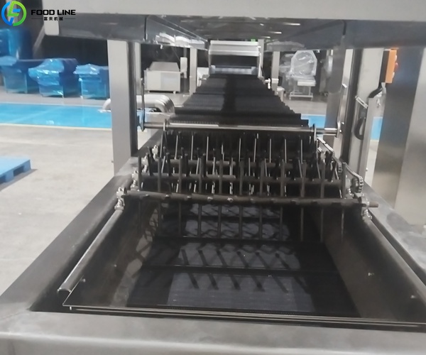 continuous fryer detail