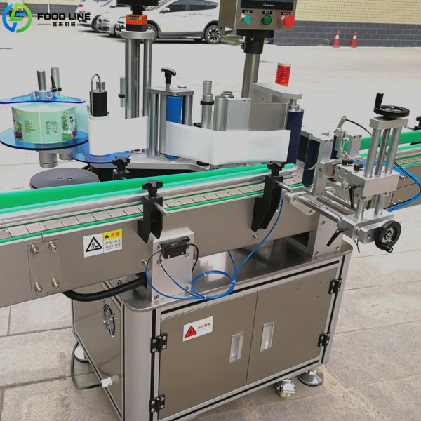bottle labeling device